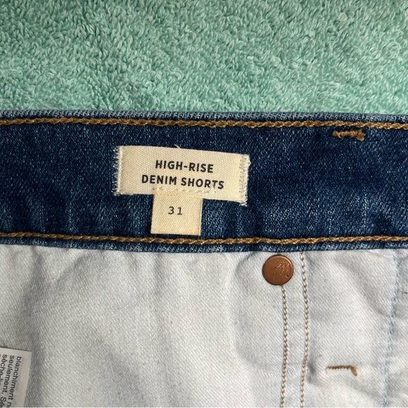 Madewell High-Rise Denim Shorts in Burke Wash: Button-Front Edition - Picture 7 of 11